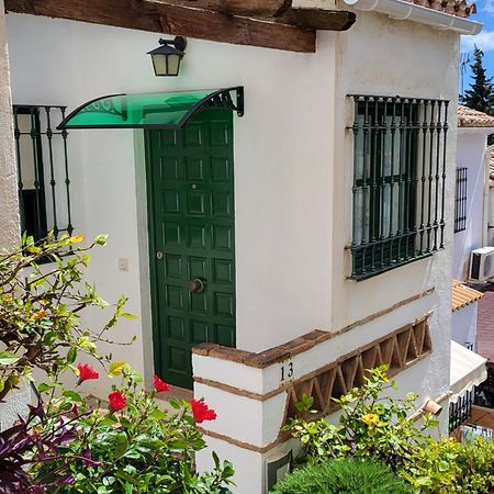 Semi-Detached Adosado Con Encanto -130 M2 - Wifi 600 Mb - Piscina Comunitaria - Patio Privado Torremolinos Eksteriør billede